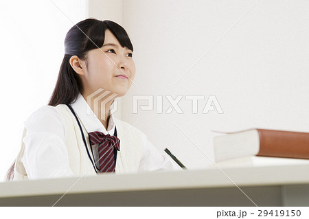 塾　勉強　受験　教育　予備校　授業　女性　学習　受験勉強　高校生　学習塾　学校　大学受験 29419150