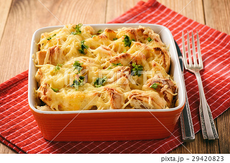 Bread casserole with chicken, spinach and cheese 29420823