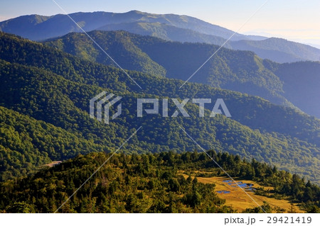 尾瀬・燧ケ岳への登りから見る会津駒ヶ岳と広沢田代 尾瀬・燧ケ岳への登りから見る会津駒ヶ岳と広沢田代 29421419