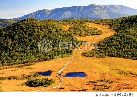 尾瀬・燧ケ岳の登りから見る熊沢田代と会津駒ヶ岳 尾瀬・燧ケ岳の登りから見る熊沢田代と会津駒ヶ岳 29422297