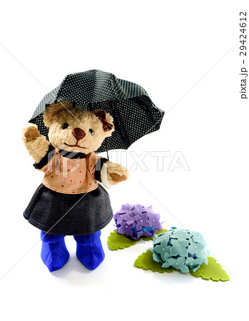 梅雨　くまの女の子 29424612
