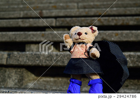 雨上がり　くまの女の子 29424786