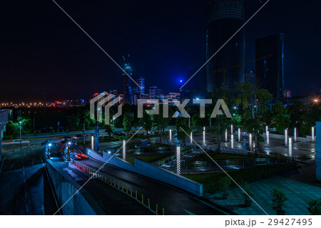 中国　深センの高層ビル群夜景 29427495