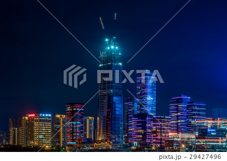 中国 深センの建設中の高層ビル群夜景 中国 深センの建設中の高層ビル群夜景 29427496