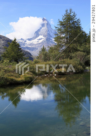 Matterhorn mountain and lake, Switzerland  29427801