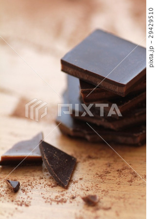 高カカオの割チョコレート　ビターチョコレートの板チョコ 29429510