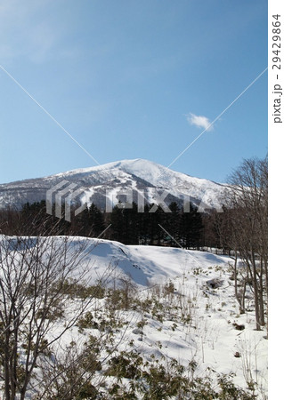 北海道岩内町　春の雪山 29429864