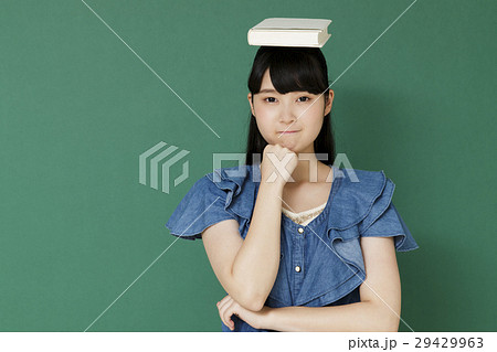 黒板　塾　勉強　受験　教育　予備校　授業　女性　学習　受験勉強　高校生　学習塾　学校 29429963