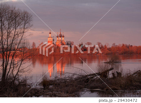 Orthodox temple on the banks of the river  29430472