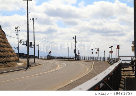 北海道泊村 海沿いの道路のカーブ 北海道泊村 海沿いの道路のカーブ 29431757