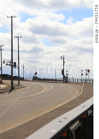 北海道泊村 海沿いの道路のカーブ 北海道泊村 海沿いの道路のカーブ 29431758