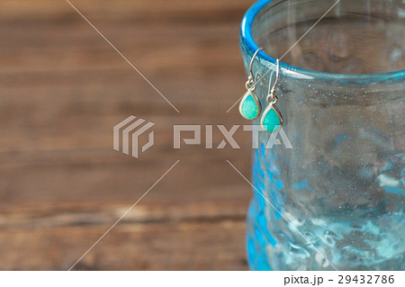 琉球ガラスに引っ掛けたターコイズのフックピアス 天然石ピアス 琉球ガラスに引っ掛けたターコイズのフックピアス 天然石ピアス 29432786