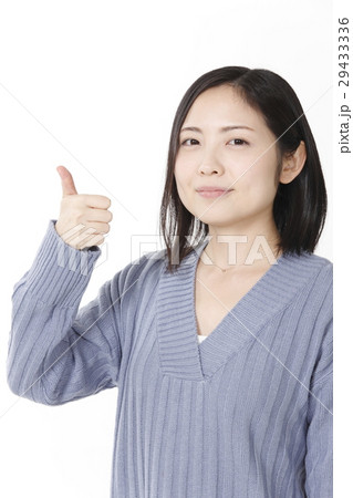 OKサインの若い女性 29433336