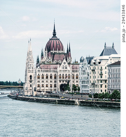 Hungarian parliament and Danube in Budapest 29433846