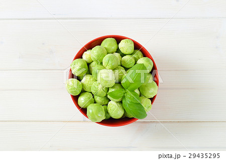 raw Brussels sprouts 29435295
