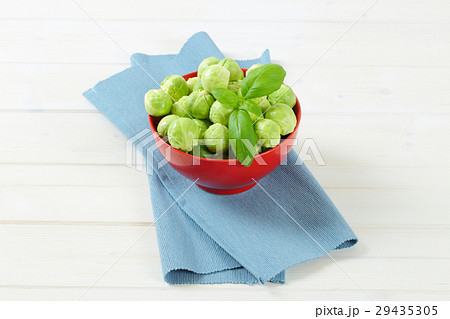 raw Brussels sprouts 29435305