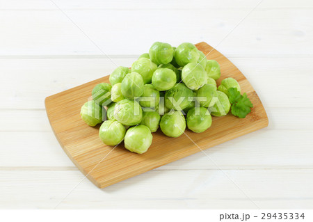 raw Brussels sprouts 29435334