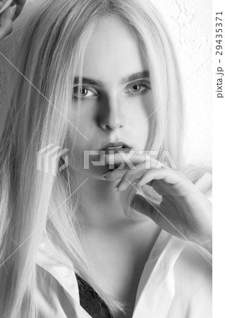 sensual girl portrait 29435371