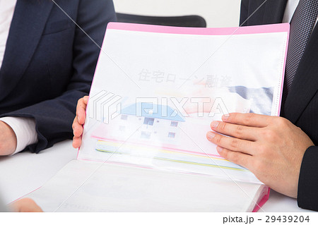 不動産屋　男性社員　女性社員　住宅相談　消費増税前駆け込み需要　コピースペース　物件紹介 29439204