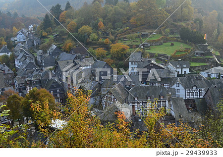 秋のドイツ田舎町モンシャウの写真素材