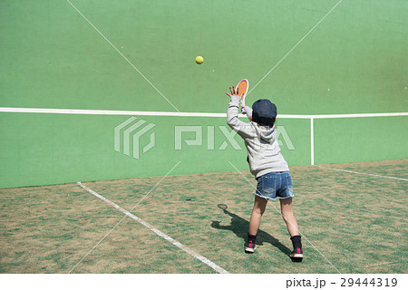 テニスをする女の子 テニスをする女の子 29444319