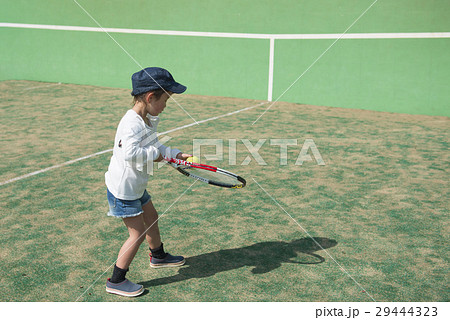 テニスをする女の子 29444323