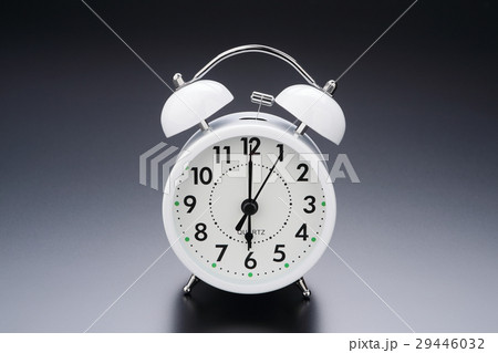 目覚まし時計　６時 29446032