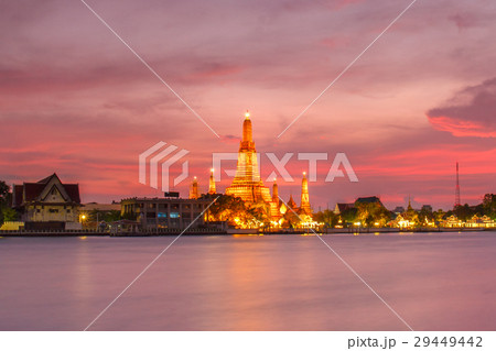 Wat arun night view temple in bangkok 29449442
