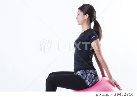 スポーツウェアを着た女性 29452810