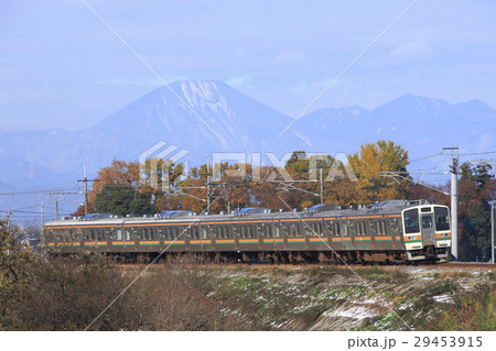 両毛線211系5両と男体山 両毛線211系5両と男体山 29453915