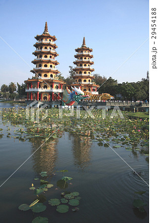 高雄の龍虎塔 29454188