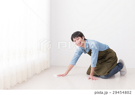 男性　掃除 29454802