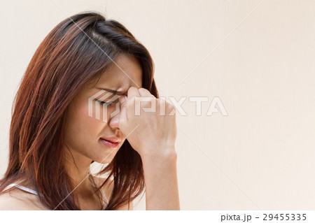 woman with headache, migraine, stress, hangover 29455335