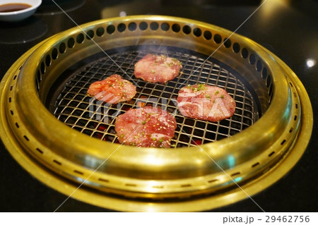 焼き肉用の牛タン（ox tongue for roast ） 29462756