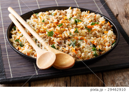 Fried spicy rice with minced meat and vegetables 29462910