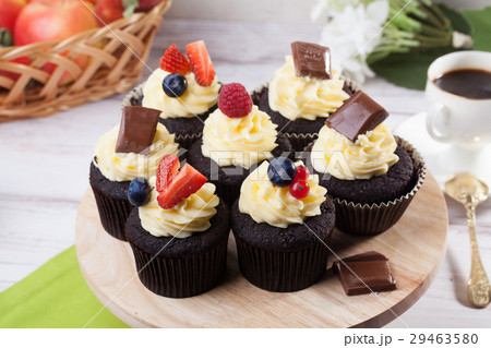Chocolate capkake with cream and berries 29463580