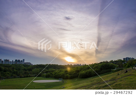 Toronto Skyline, Downtown with sunset in spring Toronto Skyline, Downtown with sunset in spring 29467292