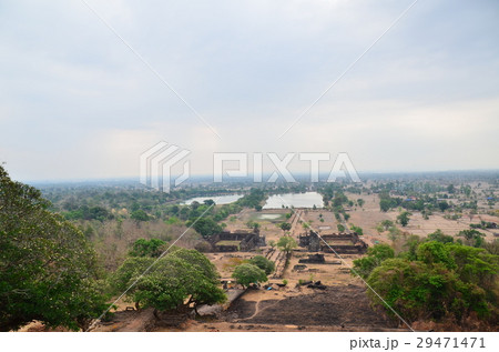 ラオスの世界遺産　ワット・プーの絶景　高台から見た遺跡公園　神殿や参道や池 29471471