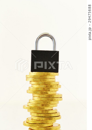 南京錠と硬貨 29475688