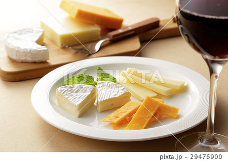 チーズとワイン 29476900