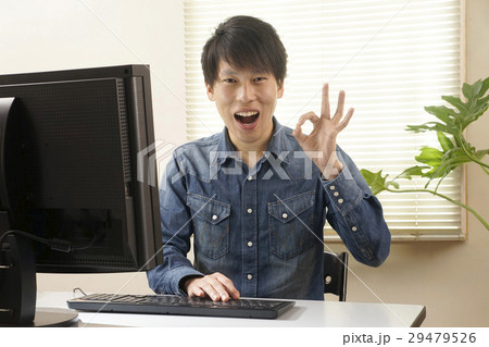 OKサインの若者 OKサインの若者 29479526