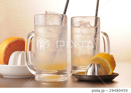 生絞りグレープフルーツサワーと生絞りレモンサワー 29480450