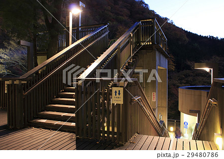 袋田の滝の観瀑台（夕方） 29480786