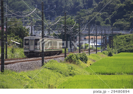 信越本線107系 群馬県 高崎 横川 の写真素材