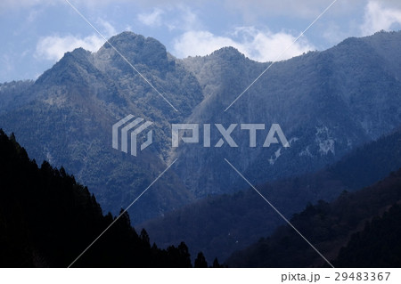 冠雪の鉄山(奈良県吉野郡天川村) 冠雪の鉄山(奈良県吉野郡天川村) 29483367
