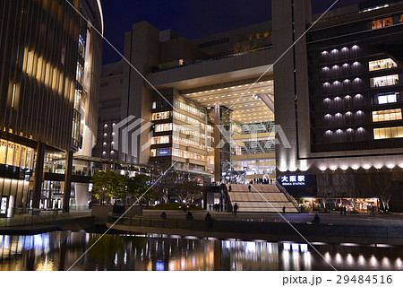 夜の大阪駅の写真素材