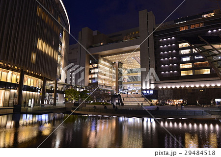 夜の大阪駅の写真素材