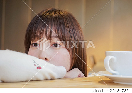 コーヒーと女性 29484785