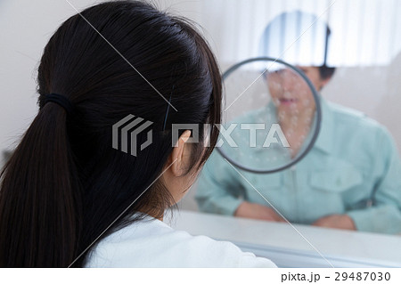 面会　面会室　男性　女性　彼氏彼女　刑務所、留置所、犯罪、逮捕、保留、監獄 29487030