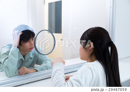 面会　面会室　男性　女性　彼氏彼女　刑務所、留置所、犯罪、逮捕、保留、監獄 29487059